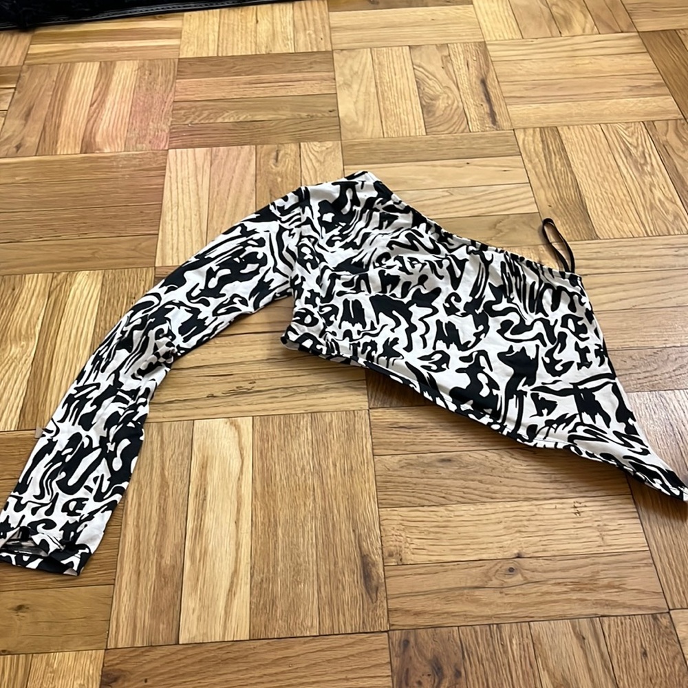 Asymmetrical One Shoulder Patterned Top - image 1